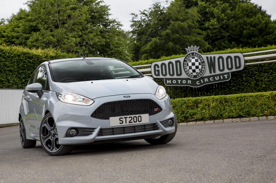  Ford Fiesta ST200 2016 года  (UK) (фото 20 из 31)